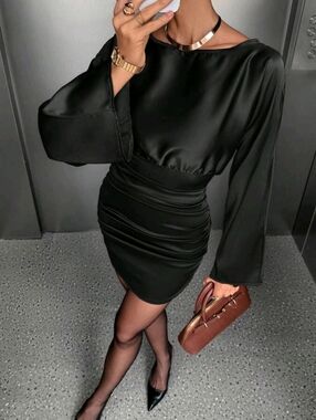 Sleek Black  Long-Sleeve Bodycon Dress